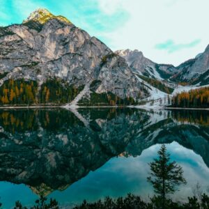 Lake Reflections - Breathtaking view of a serene lake reflecting ma #1525039