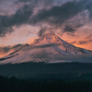 Snow Mountains - Captivating view of snow-capped Mount Hood surro #5409751